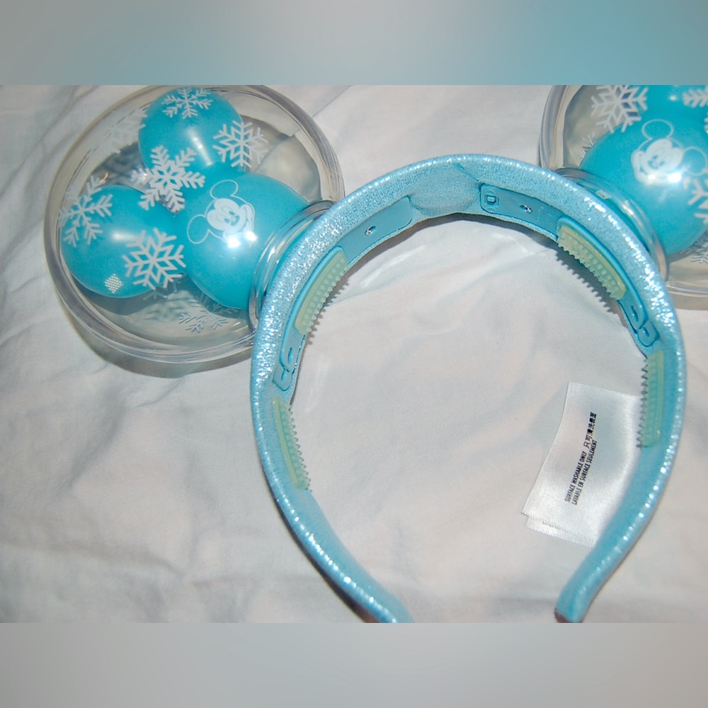 NWOT Mickey Mouse Snowflake Balloon Minnie Ears - Light Up